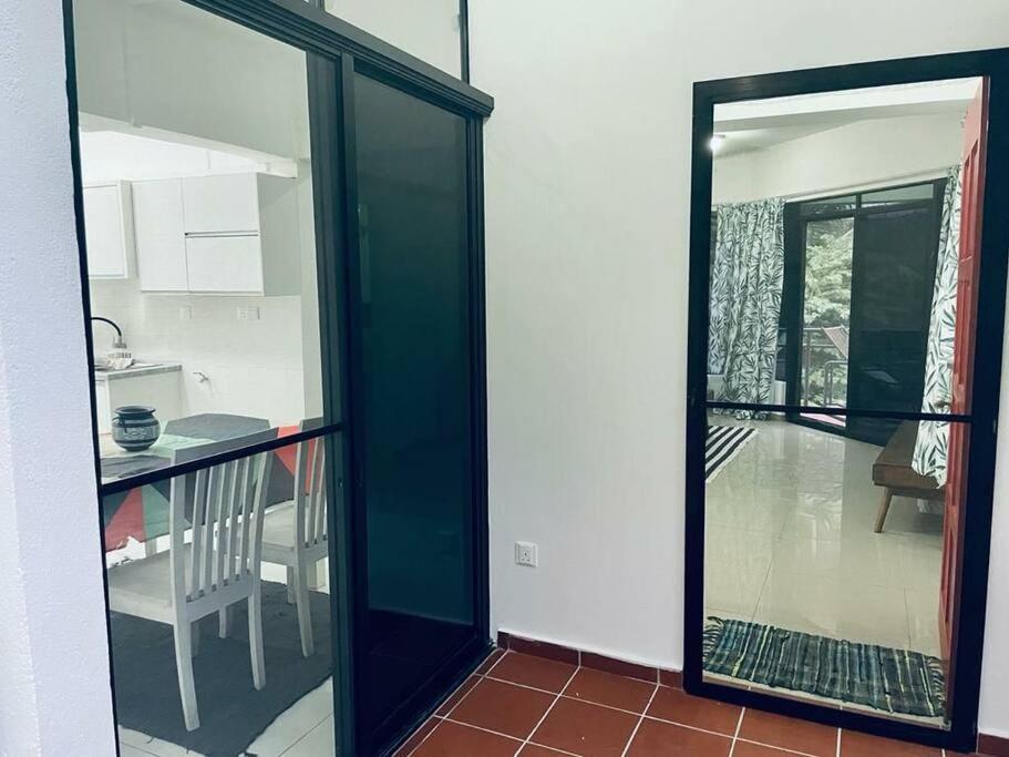 Kk Jungle Hideaway Lovely Apartment 5 Mins Walk To Town Кота Кинабалу Екстериор снимка